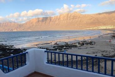 Playa De Caleta De Famara - Caleta de Famara