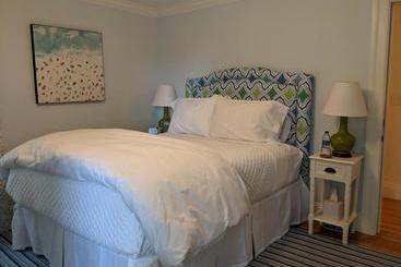 تختخواب و صبحانه Margin Street Inn