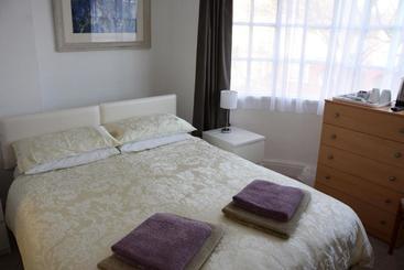 پانسیون The Cove Guest House
