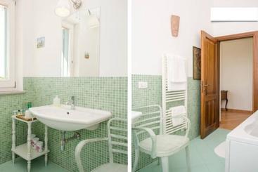 تختخواب و صبحانه La Piccola Fattoria