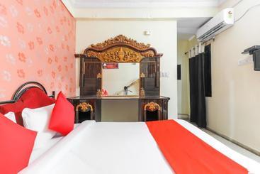 هتل Pleasure Palace