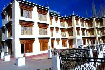 Tih Hotel Khakshal