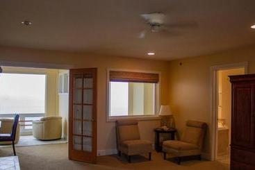 Otter Beach Lodges