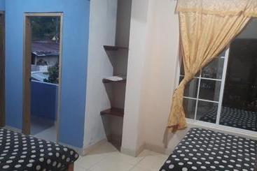 پانسیون Hostal Casa Cultural Mindo