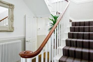 تختخواب و صبحانه 27 The Terrace