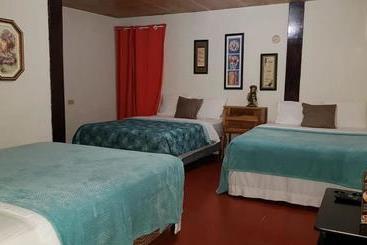 پانسیون Hostal Las Flores Apaneca