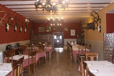 بنسيون Hostal La Zarza