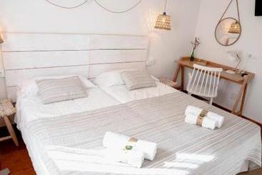 پانسیون Hostal Sa Posada Set Cales