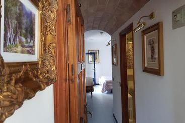 هتل Hostal Sa Barraca   Adults Only