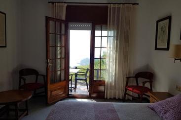 هتل Hostal Sa Barraca   Adults Only
