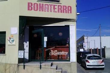 پانسیون Hostal Bonaterra