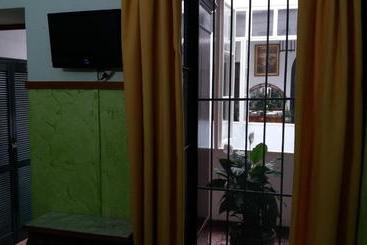 پانسیون Hostal Manolo
