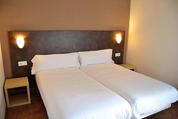 پانسیون Hostal Restaurante Los Mellizos
