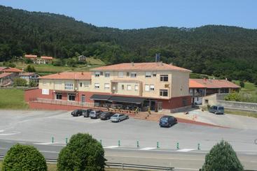 פנסיון Hostal Baviera