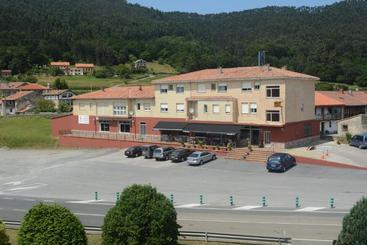 پانسیون Hostal Baviera