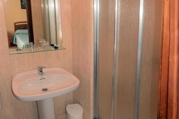 پانسیون Hostal Baviera