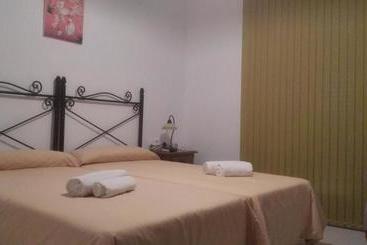 پانسیون Hostal Rural De Cuadros