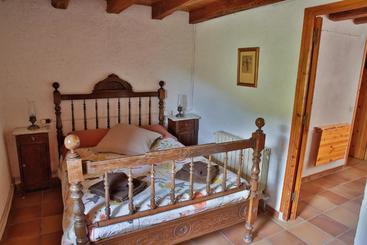 هتل Hostal Rural Masia El Buxaus Montseny