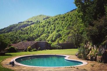 هتل Hostal Rural Masia El Buxaus Montseny