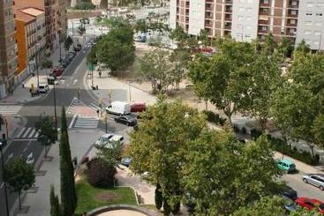 پانسیون Hostal Puente De Piedra