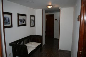 پانسیون Hostal Puente De Piedra