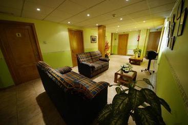 פנסיון Hostal Restaurante El Surtidor