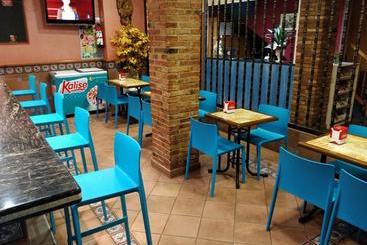 پانسیون Hostal Restaurante El Surtidor