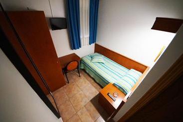پانسیون Hostal Restaurante El Surtidor