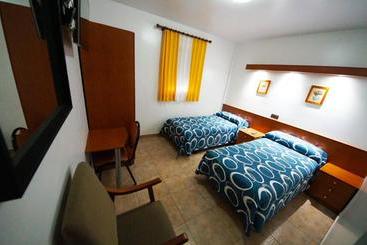 پانسیون Hostal Restaurante El Surtidor