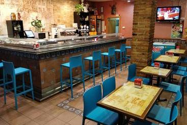 پانسیون Hostal Restaurante El Surtidor