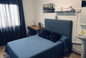 پانسیون Hostal Carlos Iii