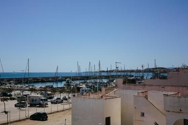 پانسیون Hostal El Puerto