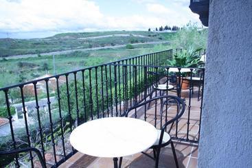 پانسیون Hostal La Balquina