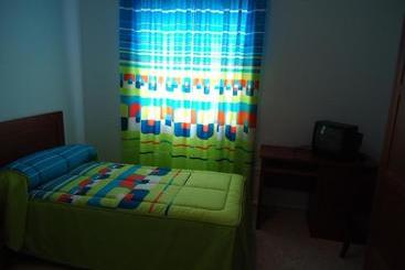پانسیون Hostal Los Claveles