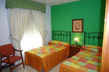 پانسیون Hostal Los Claveles