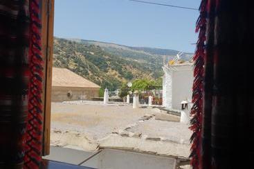 پانسیون Hostal Pampaneira