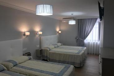بنسيون Hostal Plaza Damasco