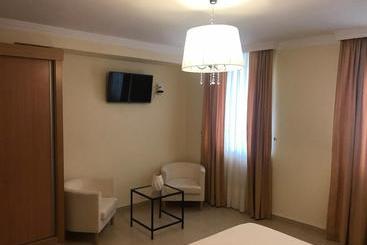 پانسیون Hostal Plaza Damasco