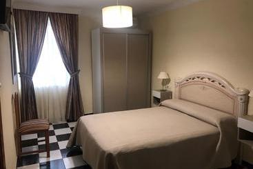 پانسیون Hostal Plaza Damasco