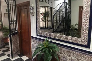 پانسیون Hostal Plaza Damasco