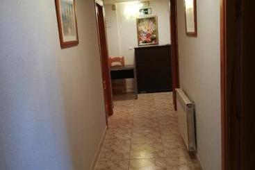 پانسیون Hostal Residencia Taray