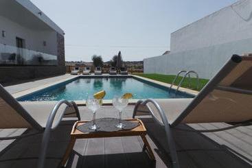هاستل Dh Country House