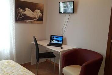 پانسیون Cristal Rooms