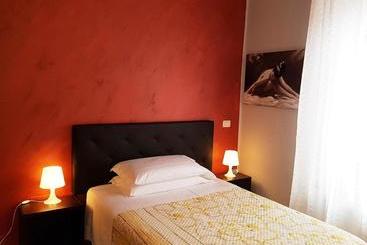 پانسیون Cristal Rooms