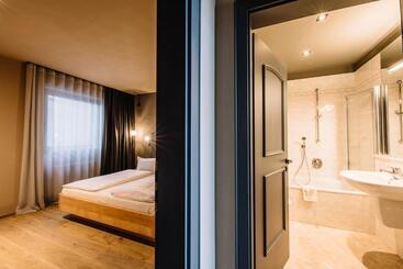 هتل آپارتمان Panoramic Suites Winzerhöhe