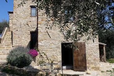 هتل Agriturismo C'era Una Volta