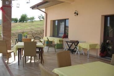 فندق Agriturismo La Steccaia Alta