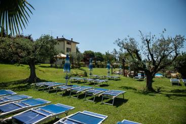 هتل Agriturismo Il Giardino Degli Ulivi