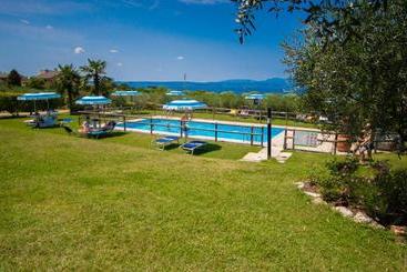 هتل Agriturismo Il Giardino Degli Ulivi