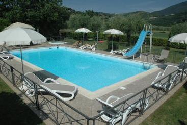 هتل Agriturismo Il Girasole Assisi